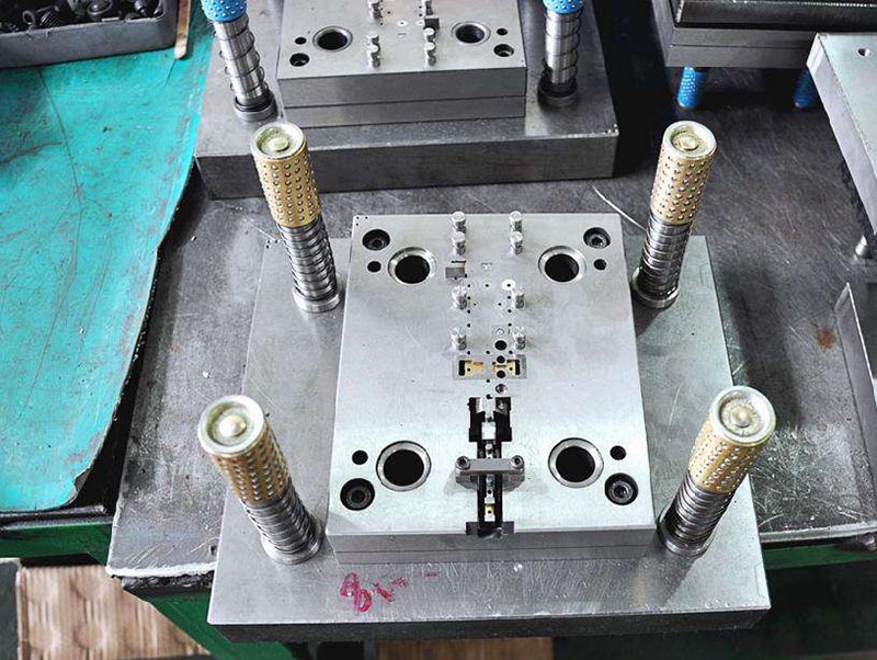 瓦房店模具制造-01