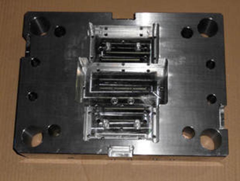 瓦房店精密塑料模-06